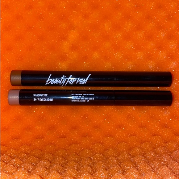 Eyeshadow sticks - Picture 2 of 3